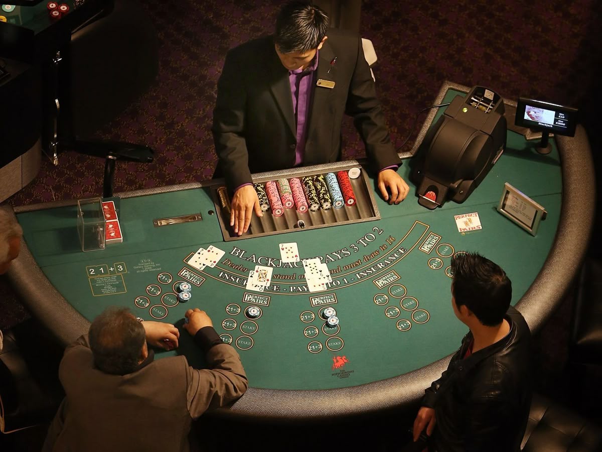 3 Card Rummy کیسینو میں پوکر گیمز